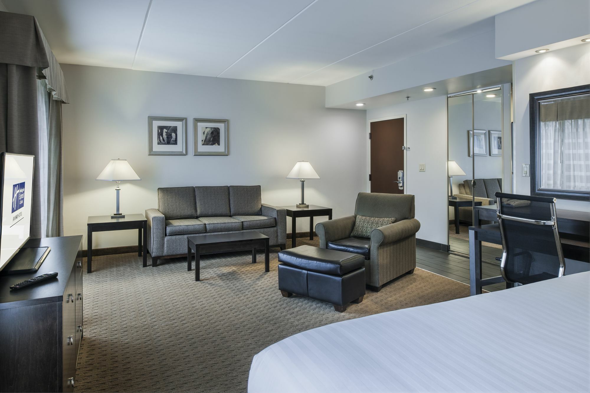 Holiday Inn Express & Suites Laurel Lakes By Ihg Exterior photo