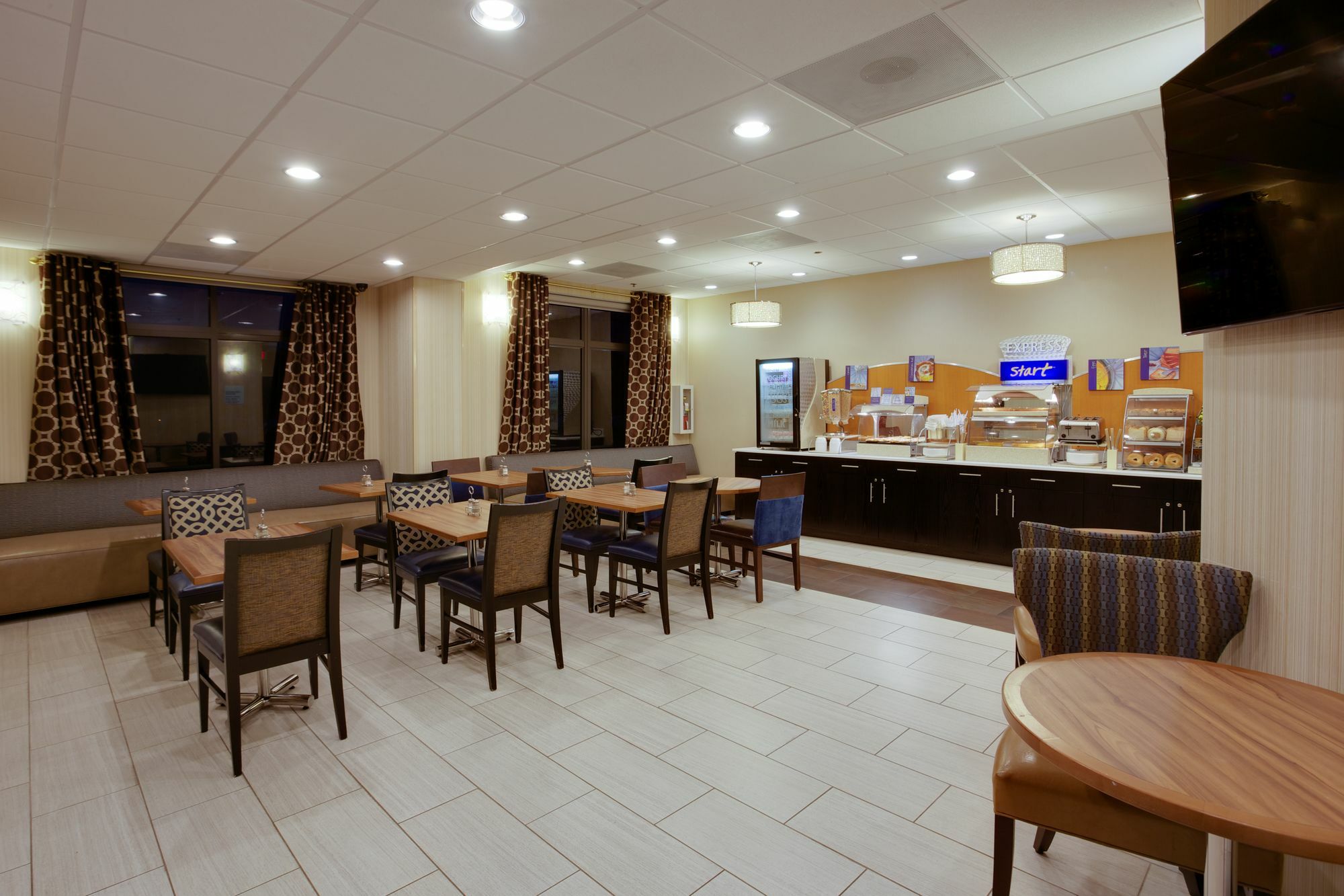 Holiday Inn Express & Suites Laurel Lakes By Ihg Exterior photo